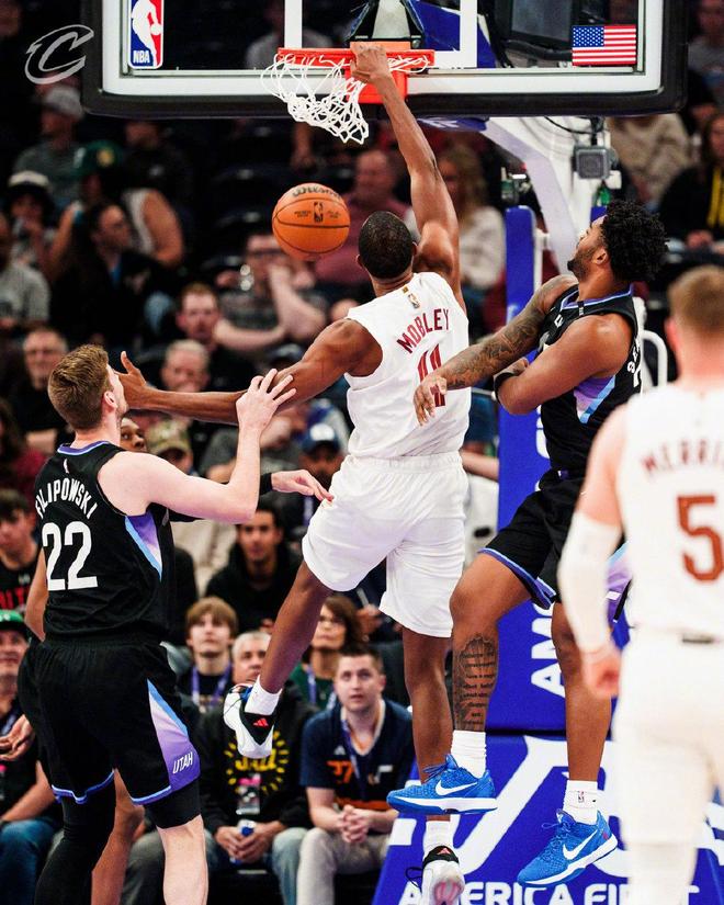 哈登创三神迹 米切尔34+5 莫布里暴走 骑士力擒爵