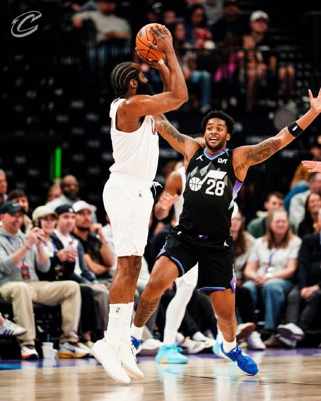 哈登创三神迹 米切尔34+5 莫布里暴走 骑士力擒爵