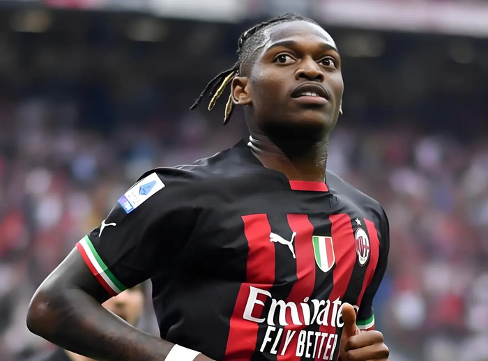 米兰客场告负莱奥推搡主帅争冠希望破灭