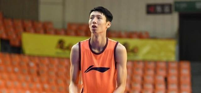 赵岩昊失误被换下引争议 顶薪球员地位引深思