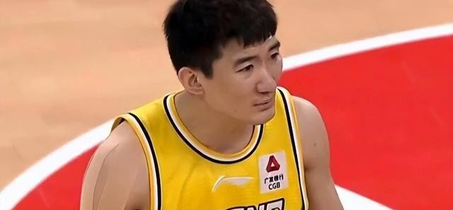 赵岩昊失误被换下引争议 顶薪球员地位引深思