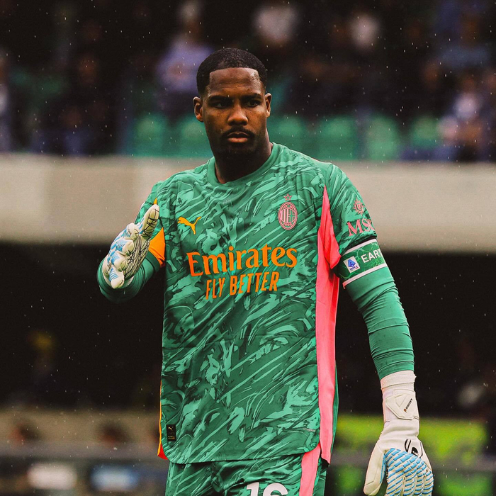 米兰门神迈尼昂：球场外的哲学思考与职业信仰