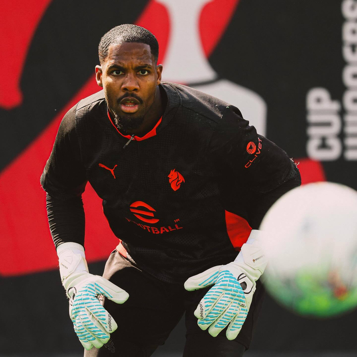 米兰门神迈尼昂：球场外的哲学思考与职业信仰